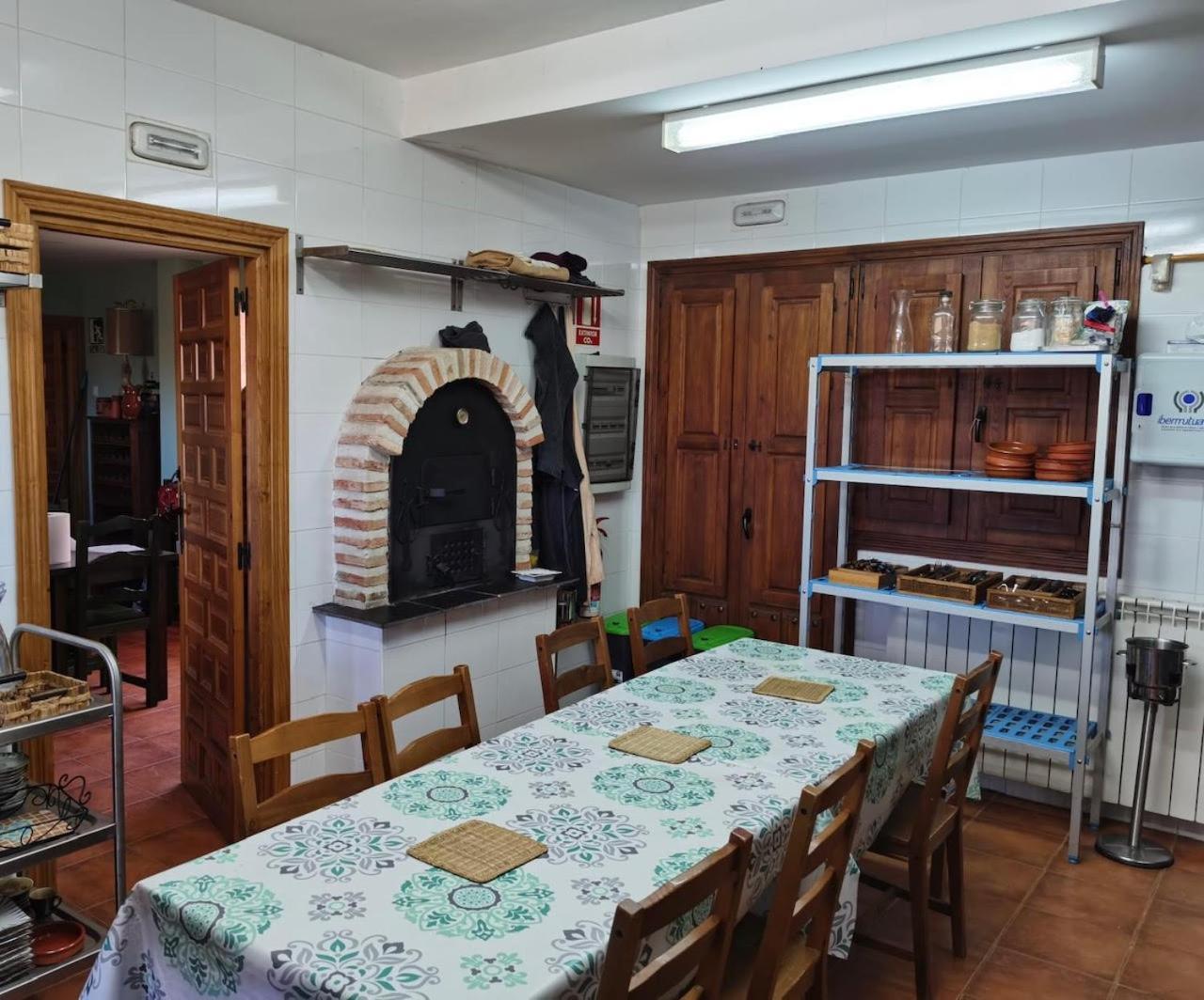 Tres Navios En El Mar Casa Rural De 10 Habitaciones Con Bano Individual Precios Web Montejo de Tiermes Eksteriør billede